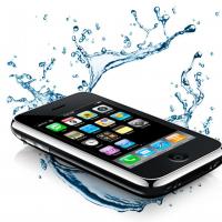 How to dry a touchscreen phone if it falls into water